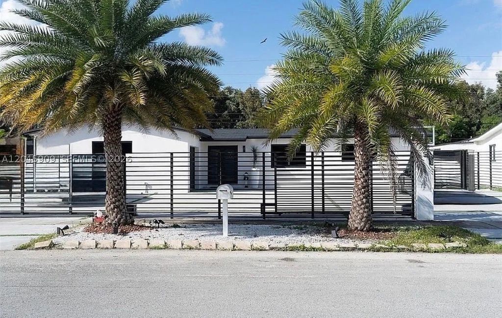 18250 NW 86th Ave, Hialeah, FL 33015