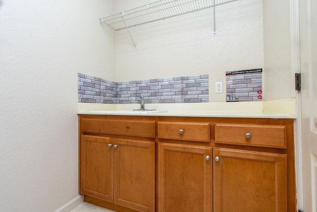 1920 Trail Way, Turlock, CA 95382