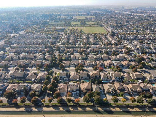 1920 Trail Way, Turlock, CA 95382