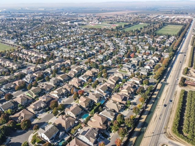 1920 Trail Way, Turlock, CA 95382