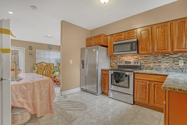 1627 4th Court NE, Boynton Beach, FL 33435
