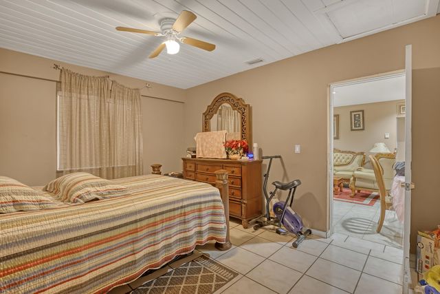 1627 4th Court NE, Boynton Beach, FL 33435