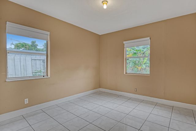 1627 4th Court NE, Boynton Beach, FL 33435
