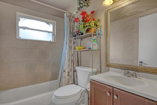 1627 4th Court NE, Boynton Beach, FL 33435