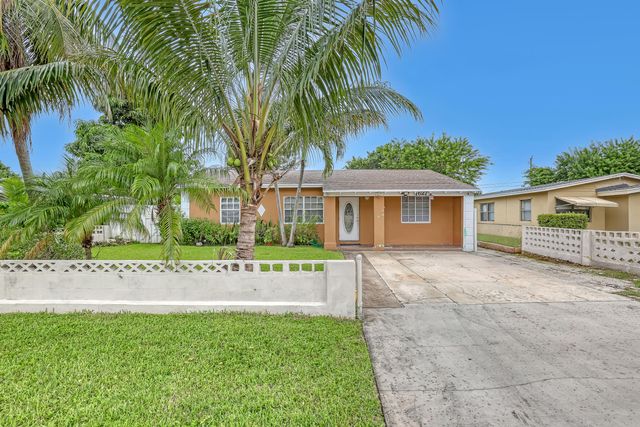 1627 4th Court NE, Boynton Beach, FL 33435
