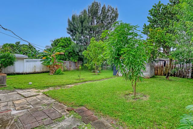 1627 4th Court NE, Boynton Beach, FL 33435