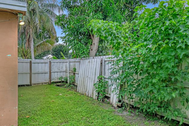 1627 4th Court NE, Boynton Beach, FL 33435