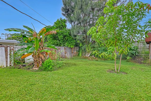 1627 4th Court NE, Boynton Beach, FL 33435