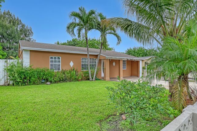 1627 4th Court NE, Boynton Beach, FL 33435