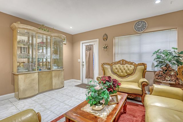 1627 4th Court NE, Boynton Beach, FL 33435
