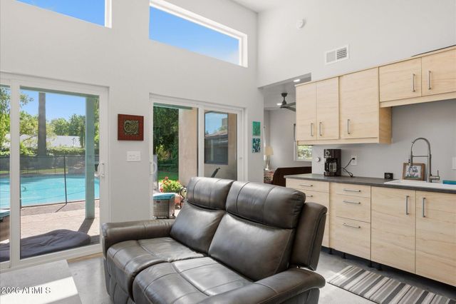 8324 N 8TH Avenue, Phoenix, AZ 85021