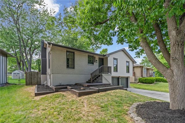 3004 Iva Drive, Independence, MO 64057