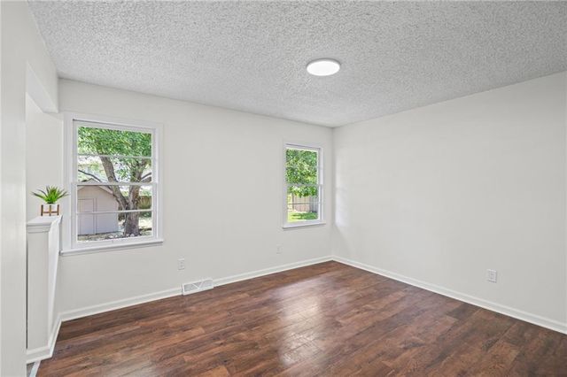 3004 Iva Drive, Independence, MO 64057
