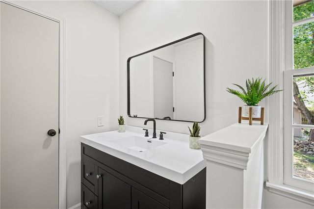 3004 Iva Drive, Independence, MO 64057