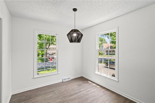 3004 Iva Drive, Independence, MO 64057