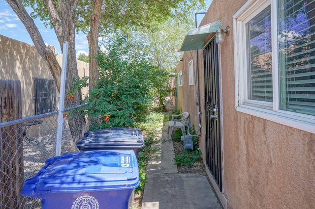 416 Kentucky Street SE, Albuquerque, NM 87108