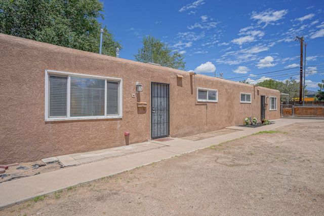416 Kentucky Street SE, Albuquerque, NM 87108