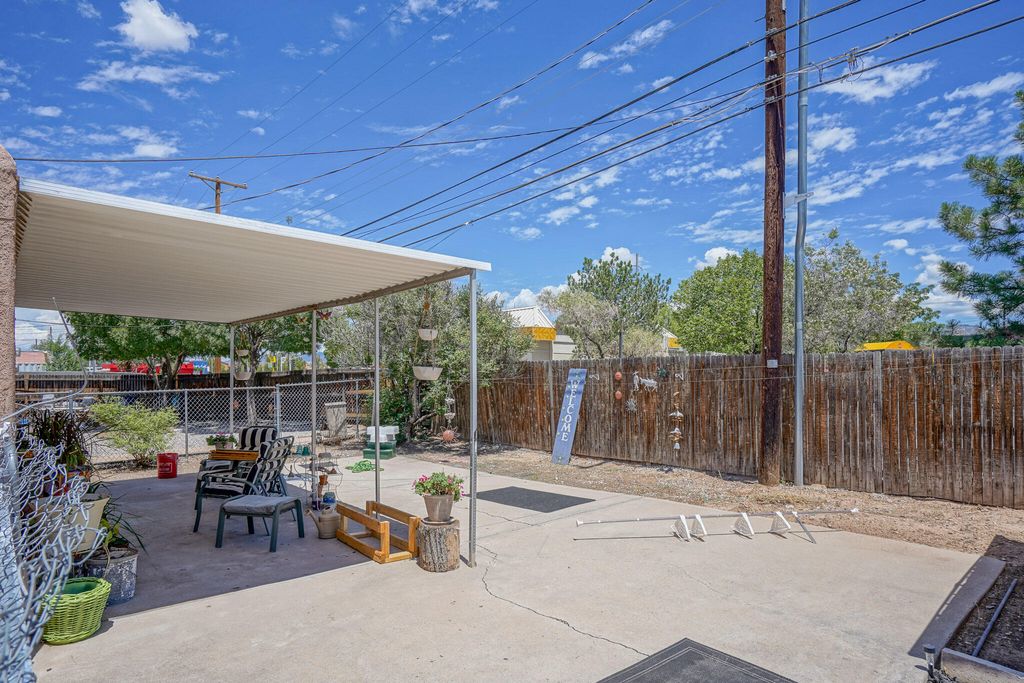 416 Kentucky Street SE, Albuquerque, NM 87108
