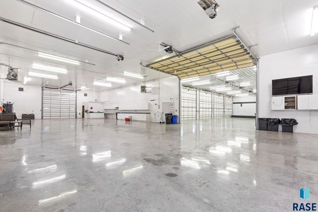 40580 250th St Street, Mitchell, SD 57301