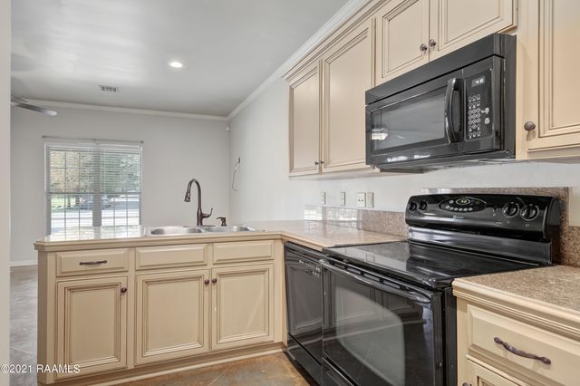124 Deraney Lane, Lafayette, LA 70503