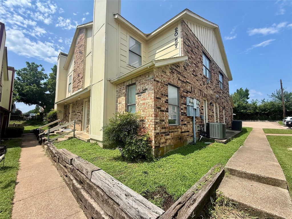 2057 W Walnut Street A, Garland, TX 75042