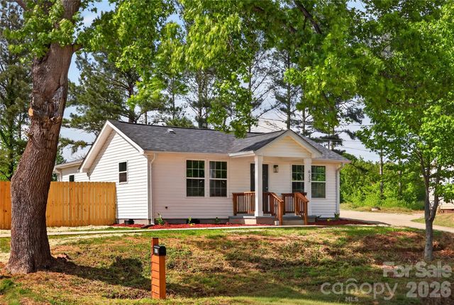 622 W Catawba Avenue, Mount Holly, NC 28120