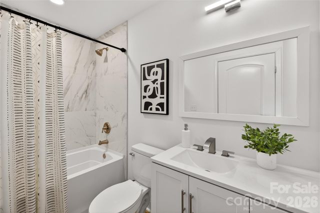 622 W Catawba Avenue, Mount Holly, NC 28120