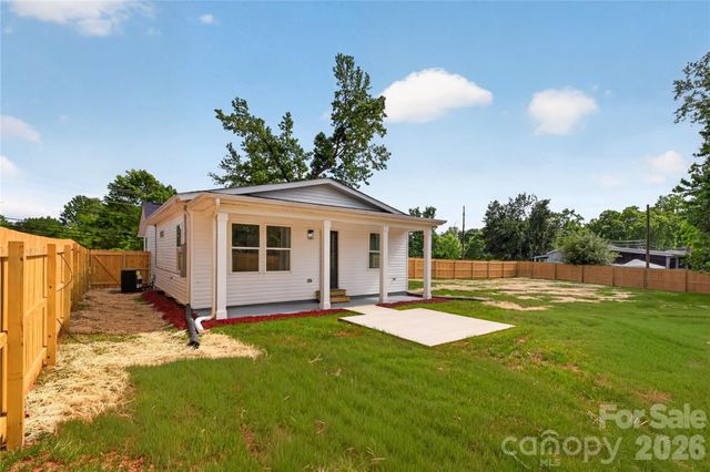 622 W Catawba Avenue, Mount Holly, NC 28120
