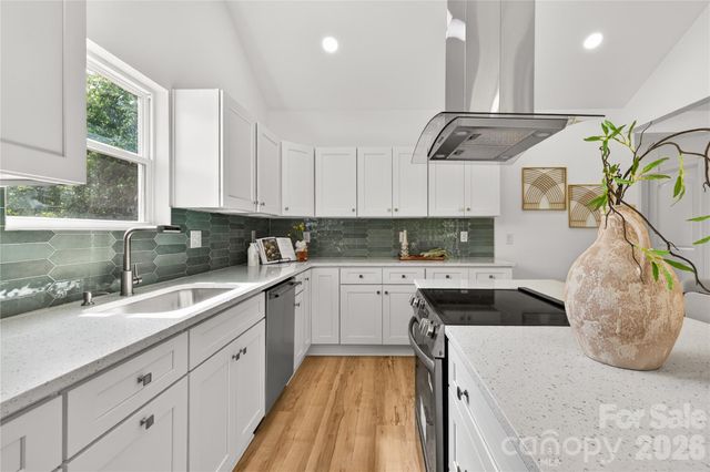622 W Catawba Avenue, Mount Holly, NC 28120