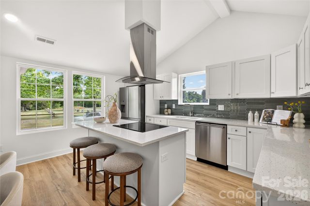 622 W Catawba Avenue, Mount Holly, NC 28120