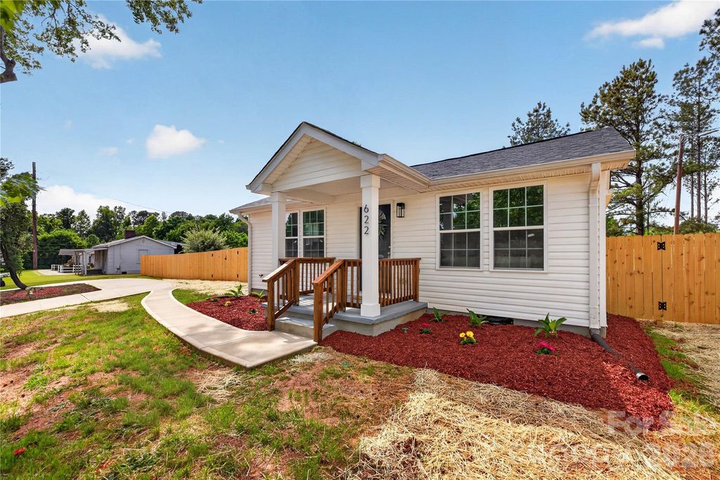 622 W Catawba Avenue, Mount Holly, NC 28120