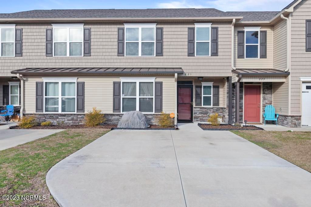 221 Boyington Place Road, Midway Park, NC 28544