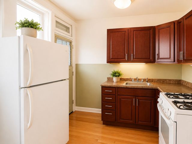 1220 W Victoria Street 3, Chicago, IL 60660