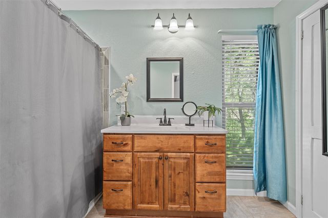 384 Fort Graham Road, Waco, TX 76705