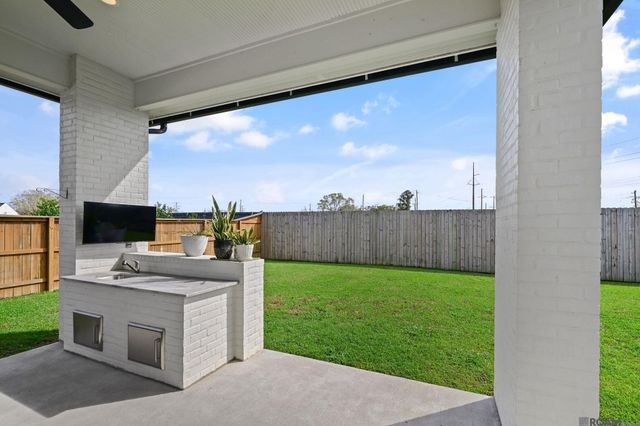 38283 Meadow Rue Dr, Prairieville, LA 70769