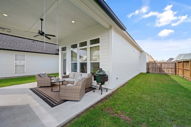 38283 Meadow Rue Dr, Prairieville, LA 70769