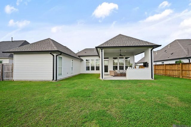 38283 Meadow Rue Dr, Prairieville, LA 70769