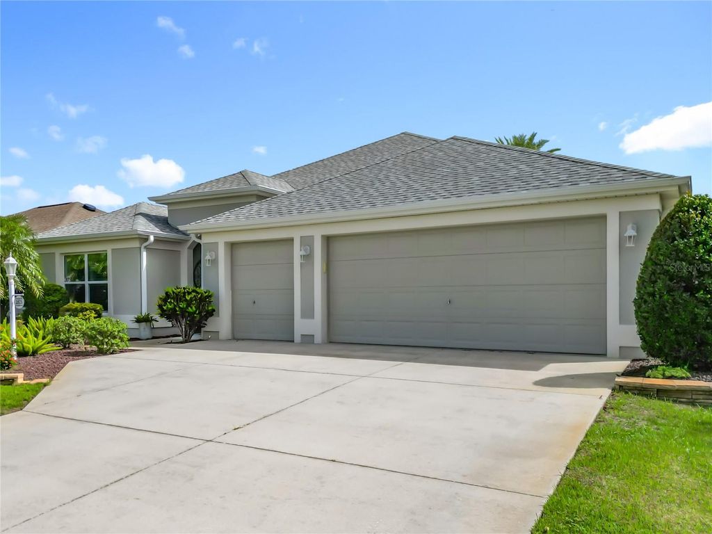 Image 2 of property listing at 2875 RAIN LILY LOOP, The Villages, FL 32163