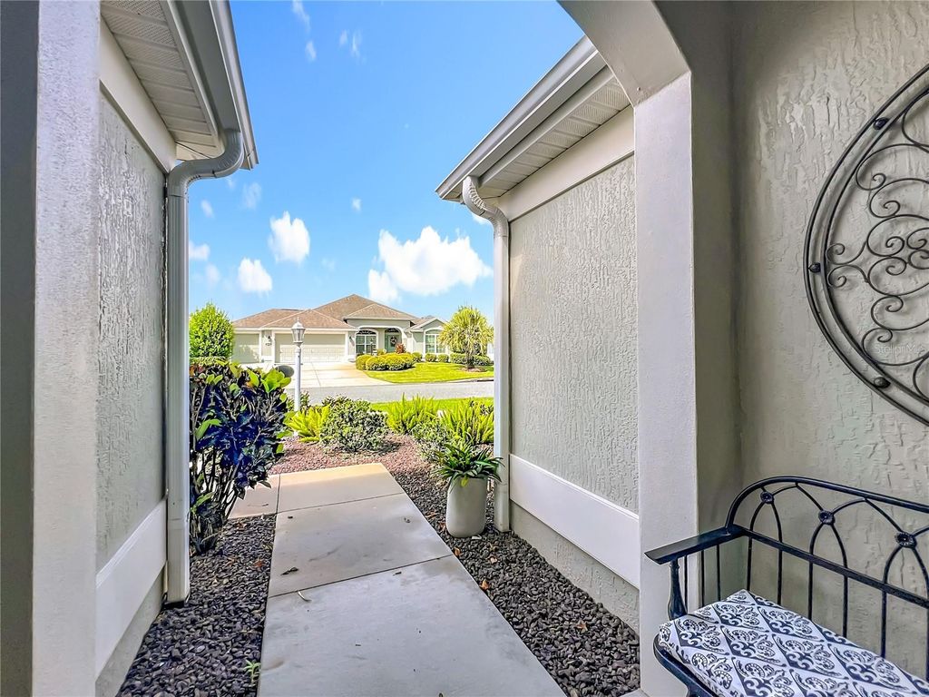 Image 6 of property listing at 2875 RAIN LILY LOOP, The Villages, FL 32163