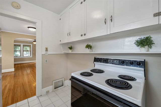 2015 36TH Street, Des Moines, IA 50310