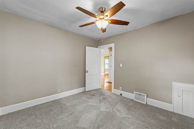 2015 36TH Street, Des Moines, IA 50310