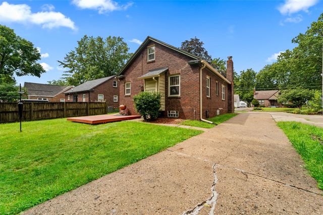 2015 36TH Street, Des Moines, IA 50310