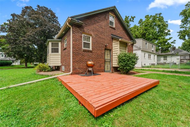 2015 36TH Street, Des Moines, IA 50310