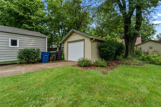 2015 36TH Street, Des Moines, IA 50310