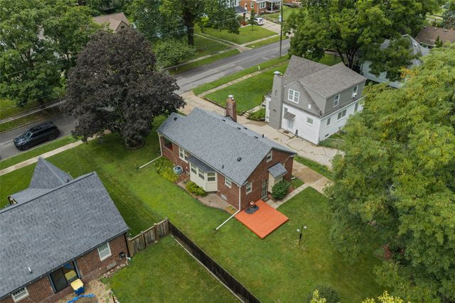 2015 36TH Street, Des Moines, IA 50310