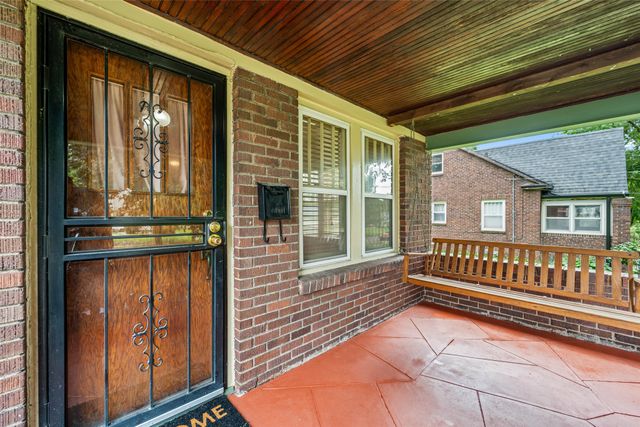 2015 36TH Street, Des Moines, IA 50310