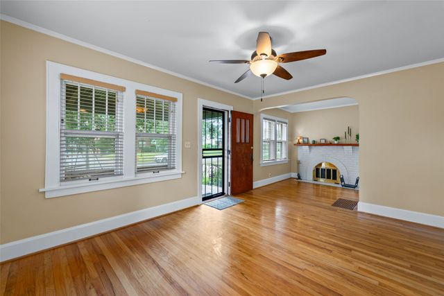 2015 36TH Street, Des Moines, IA 50310