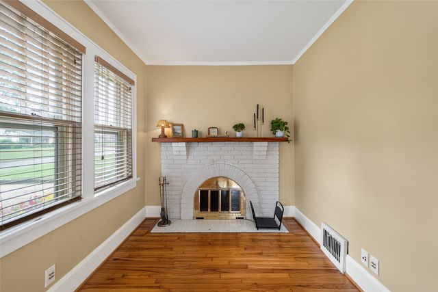 2015 36TH Street, Des Moines, IA 50310