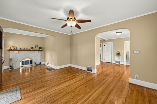 2015 36TH Street, Des Moines, IA 50310