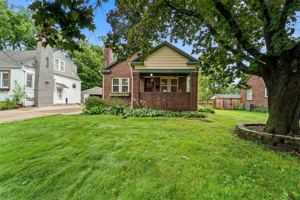 2015 36TH Street, Des Moines, IA 50310